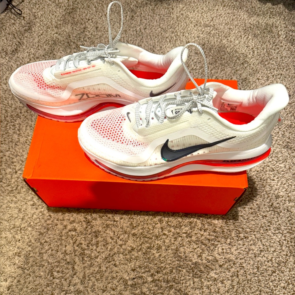 LIKE NEW!! Men’s Nike Size 12 Pegasus Premium.